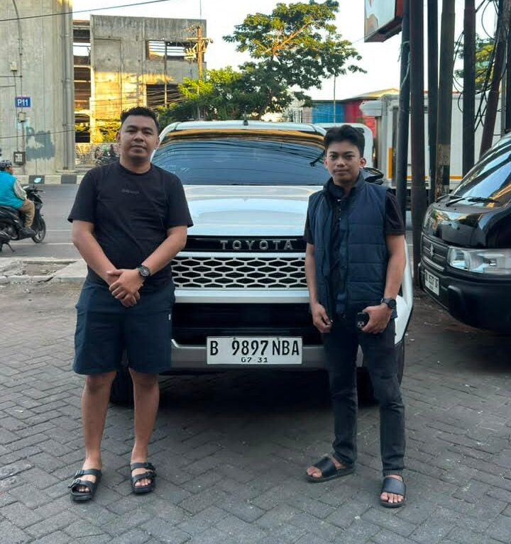 Kirim Mobil Hilux ke Makassar